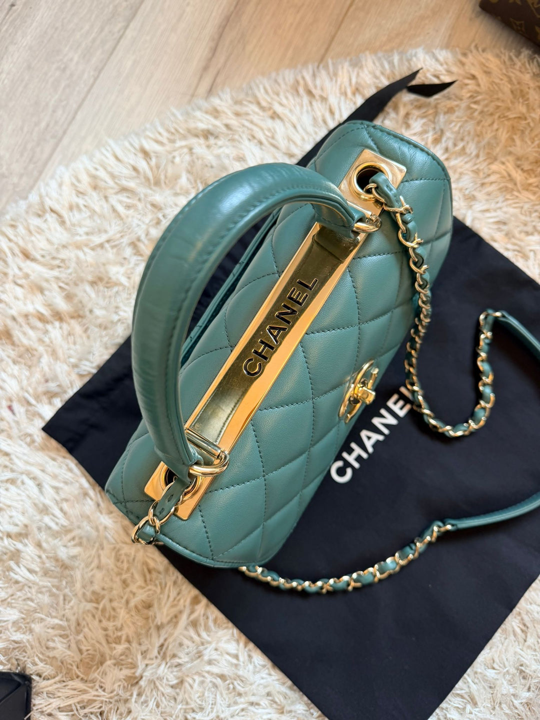 CHANEL Series 26 Green Lambskin LGHW Trendy CC Flap Bag with Top Handle Size SMALL 2018