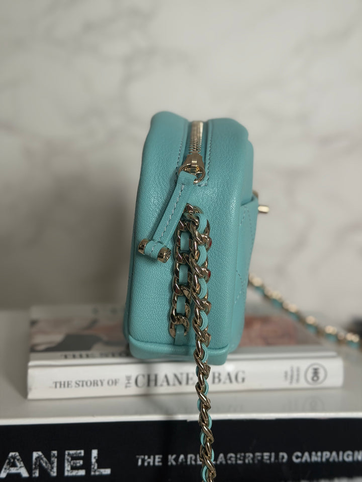 CHANEL series 26 Tiffany Blue calfskin LGHW Day Trip Camera case bag 7.5 inches 2019