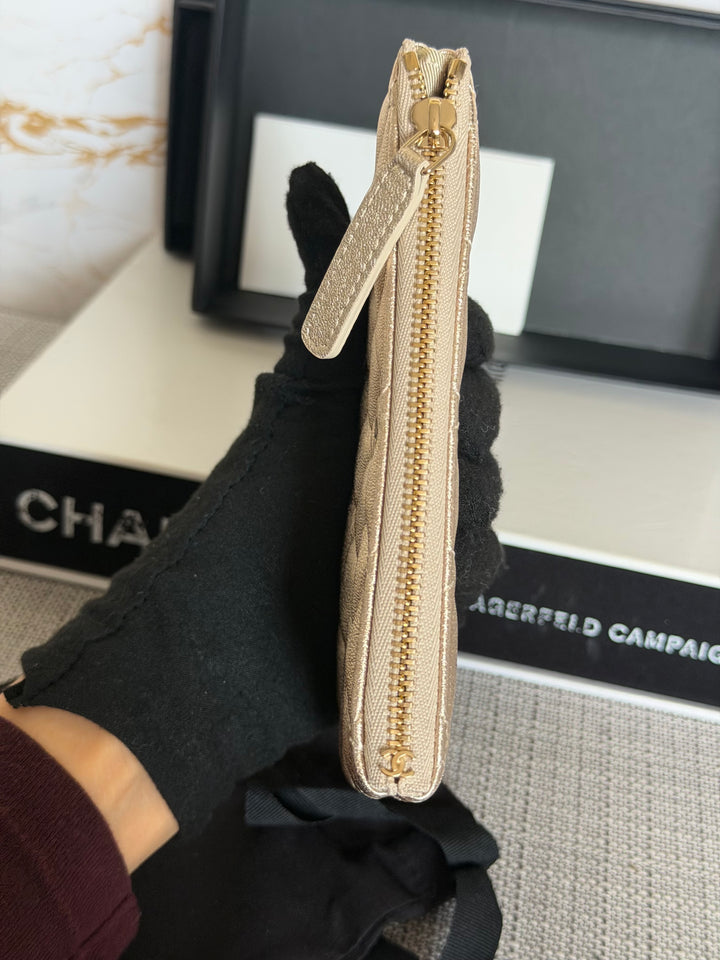 CHANEL 21P Metallic Gold Lambskin LGHW Mini O Case Pouch 15 cms