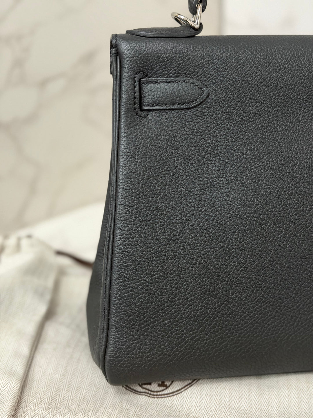 HERMES Noir Black Togo Leather with Palladium Hardware Kelly 28 Retourne Bag Stamp R 2014