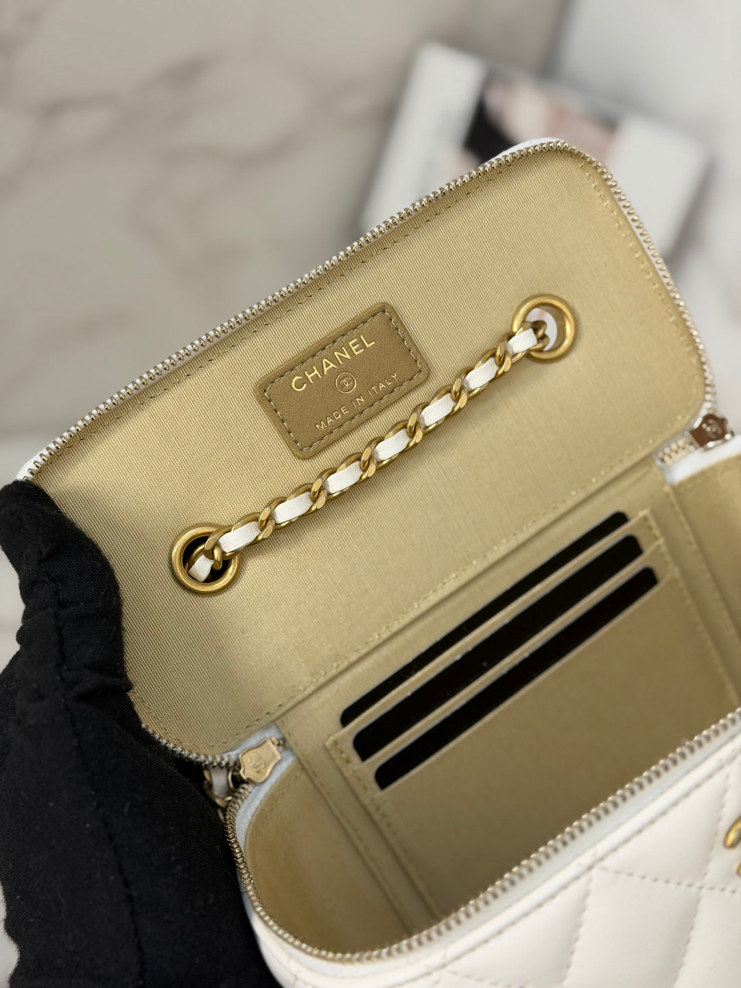 CHANEL series 31 White Lambskin aged GHW Small Vanity Pearl Crush Adjustable Chain 2020/2021