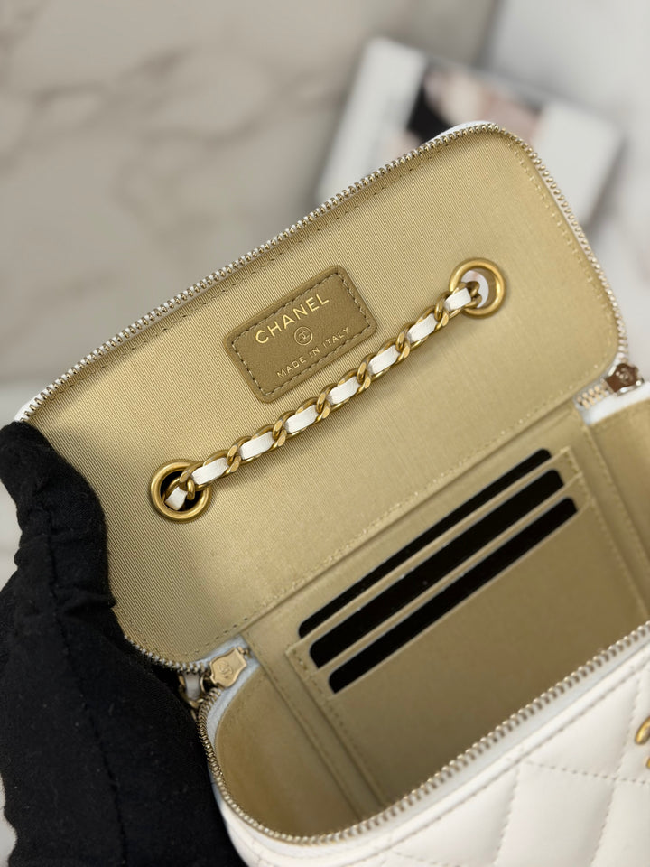 CHANEL series 31 White Lambskin aged GHW Small Vanity Pearl Crush Adjustable Chain 2020/2021