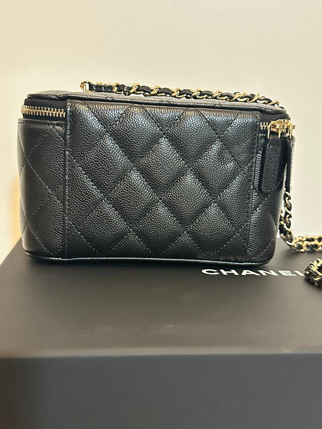 CHANEL Black Caviar LGHW Small Vanity Case with chain