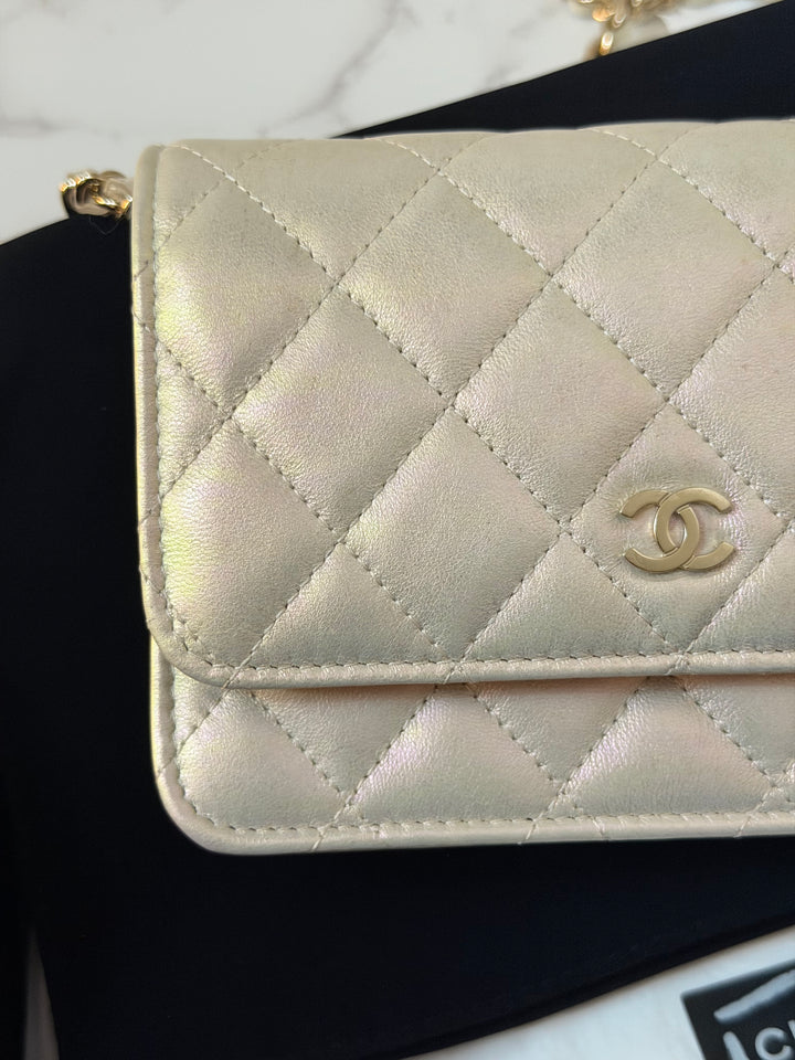 CHANEL series 31 20B Ivory Calf Skin LGHW Mini Wallet on Chain (WOC) 6 inches