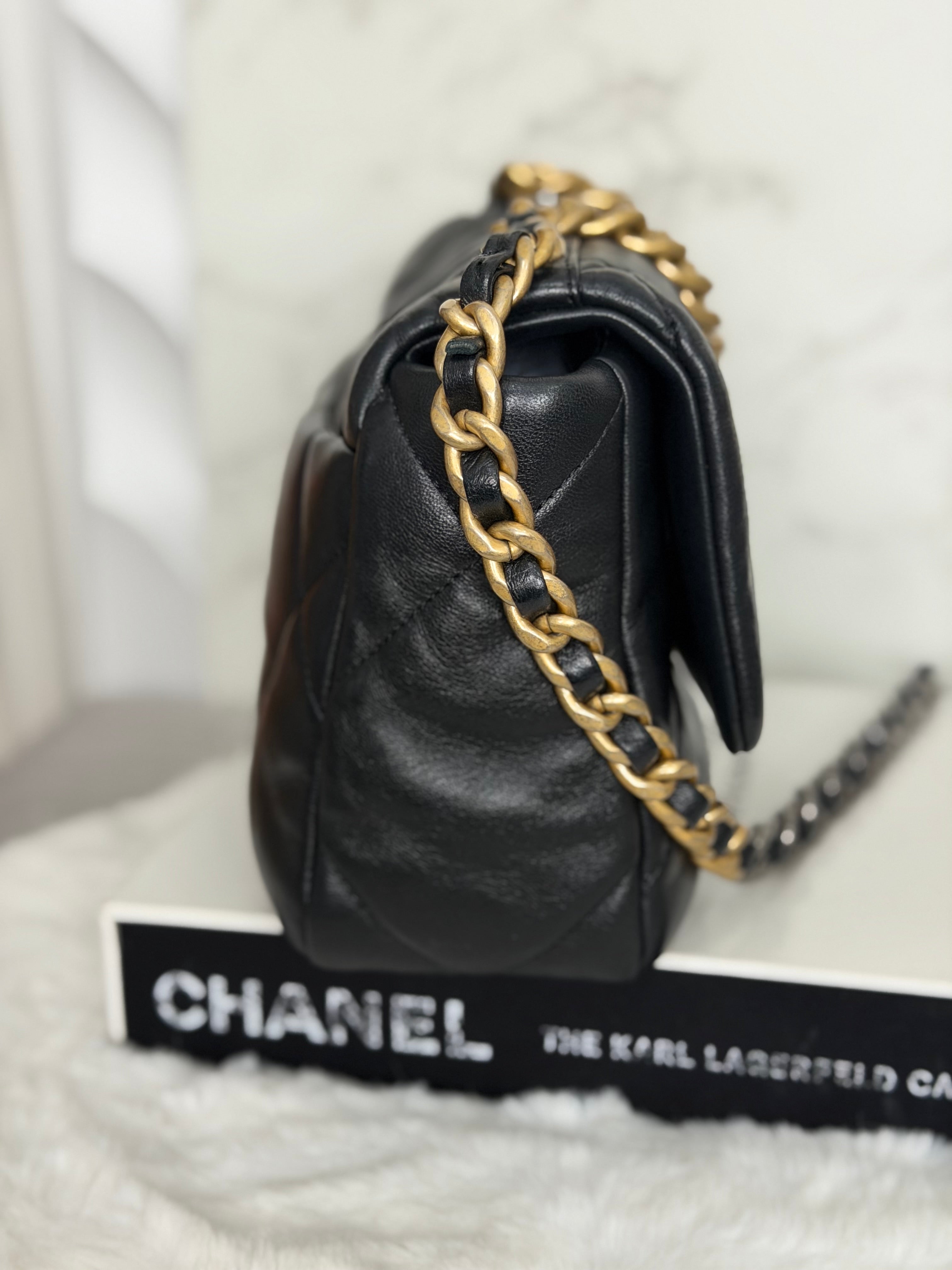 CHANEL series 31 Black Lambskin Mixed HW 19 Flap Bag size SMALL