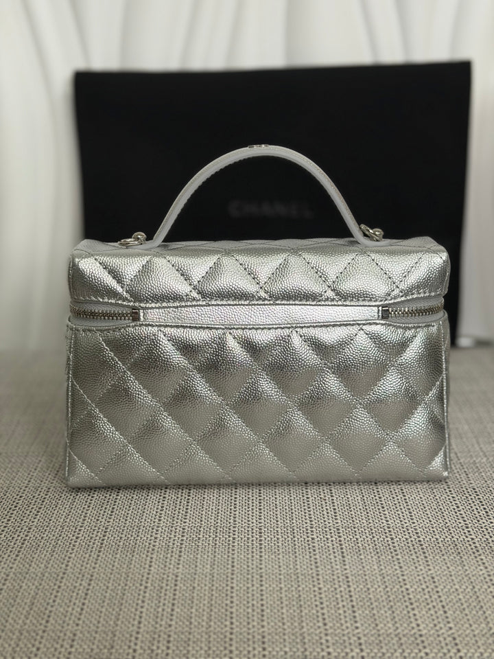 CHANEL 26C Silver Caviar SHW Long Vanity with detachable chain 2025/2026