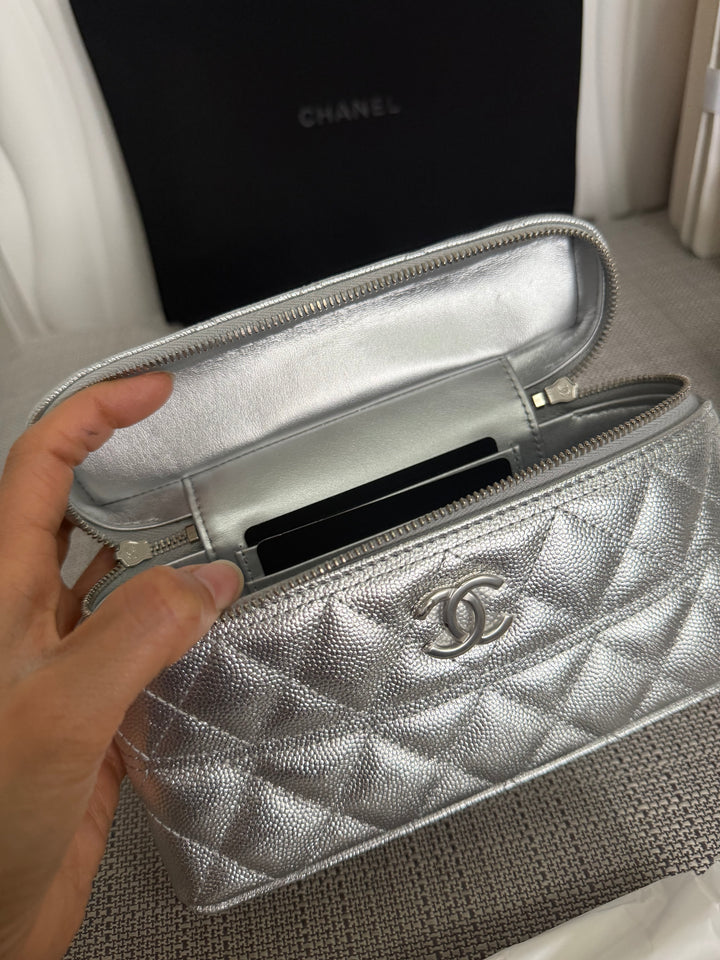 CHANEL 26C Silver Caviar SHW Long Vanity with detachable chain 2025/2026