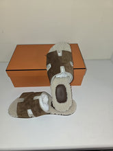 Load image into Gallery viewer, Hermes Chypre Sandals in Marron Teck/Ecru EU 44.5
