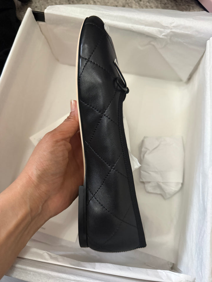 CHANEL Coco Beach 2026 26S Black Lambskin White CC Logo Ballerina Shoes size EU39C TTS