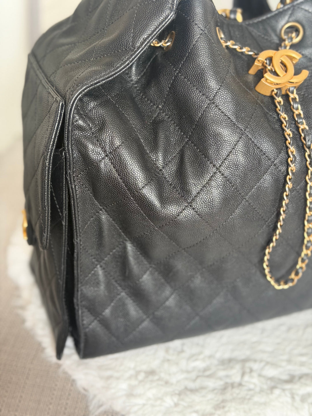 CHANEL Black Caviar aged GHW 25 Hobo Bag size Medium with detachable pouch 2025