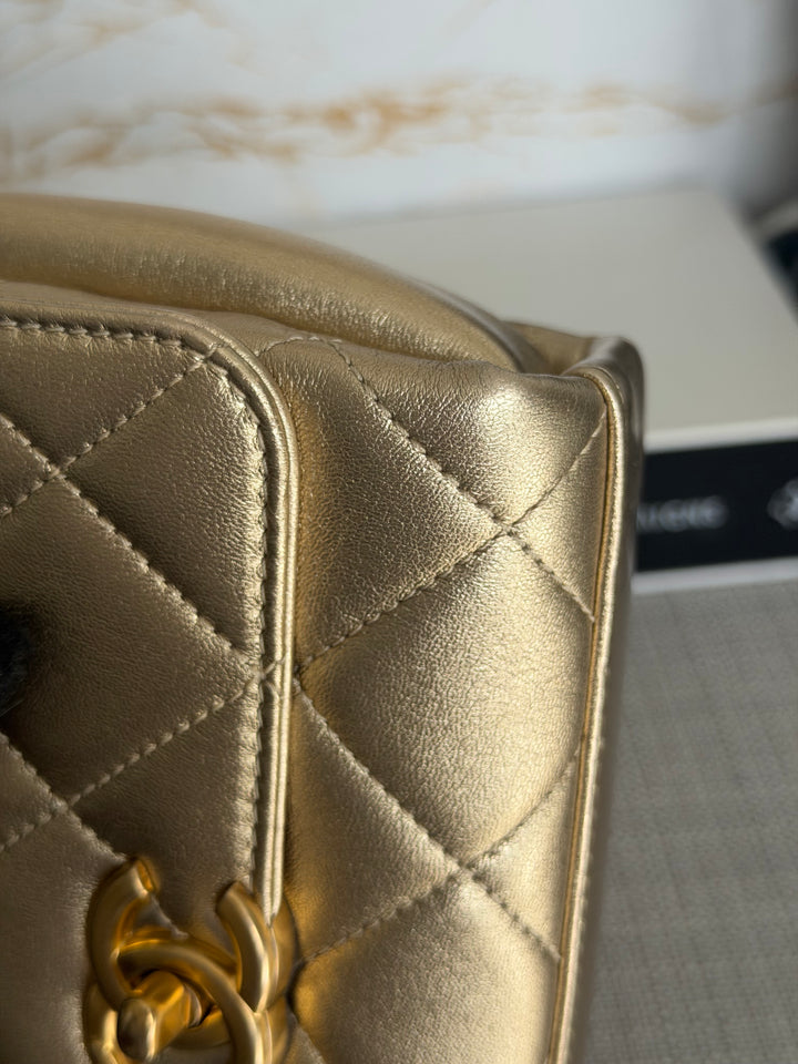 CHANEL Gold Metallic Lambskin CC Crystal Logo Chain Flap Bag 2022