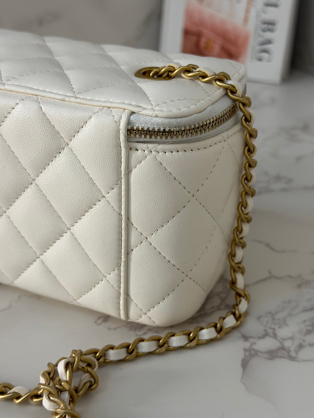 CHANEL series 31 White Lambskin aged GHW Small Vanity Pearl Crush Adjustable Chain 2020/2021