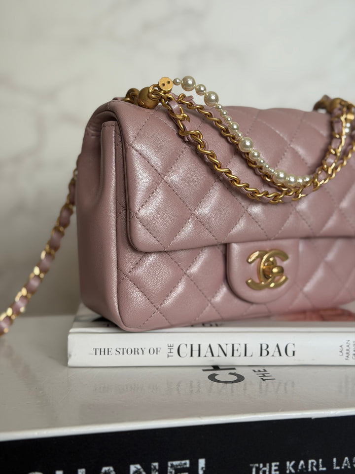 CHANEL 24P Pearly Pink Lambskin Pearl Twist Aged GHW Flap Bag 2024