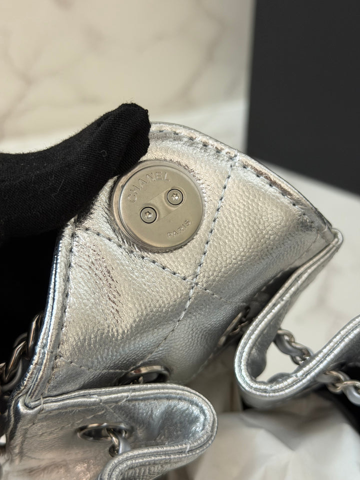 CHANEL 26C Silver Caviar shiny SHW Mini 25 Hobo Bag
