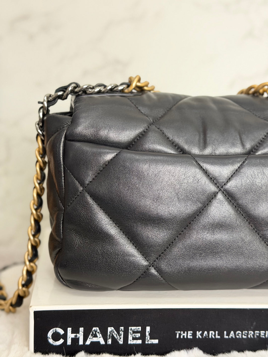 CHANEL series 31 Black Lambskin Mixed HW 19 Flap Bag size SMALL