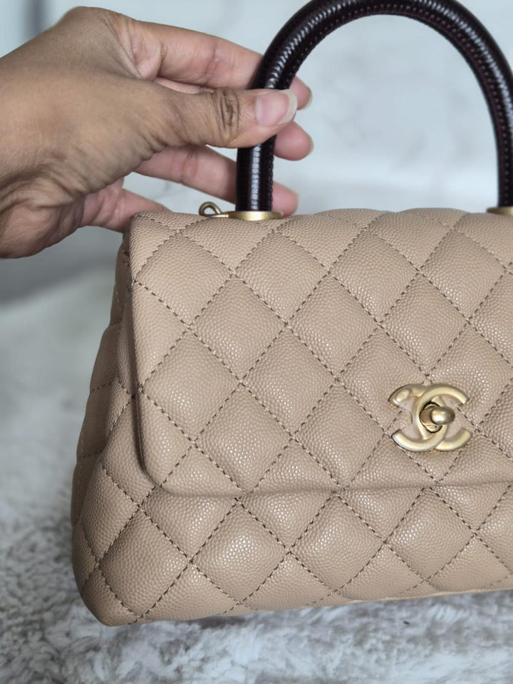 CHANEL series 29 Beige Caviar Aged GHW Deep burgundy Lizard Handle Coco Handle size Small 2019/2020