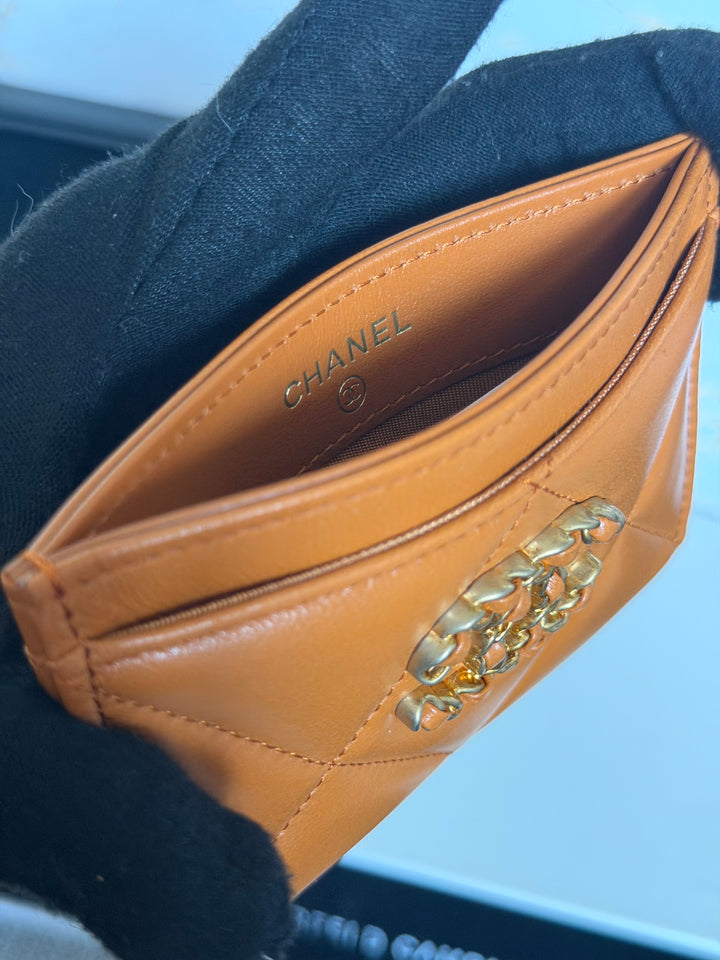 CHANEL 21A Pumpkin Spice Lambskin 19 Flat Card Holder 2021
