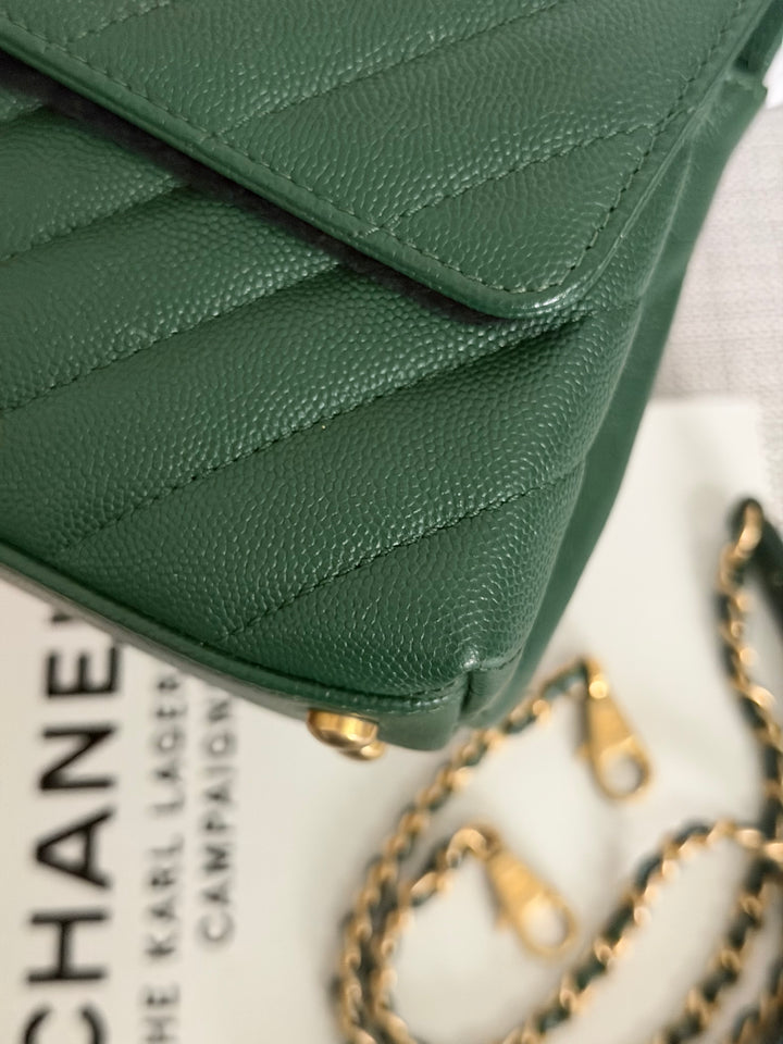 CHANEL series 26 Forrest Dark Green Caviar Chevron Aged GHW Coco Handle Size SMALL 24 cms 2018