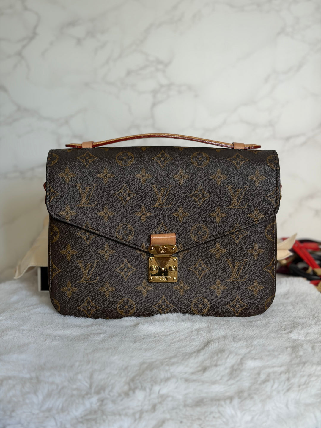 LOUIS VUITTON LV Pochette Metis Monogram Bag 2024