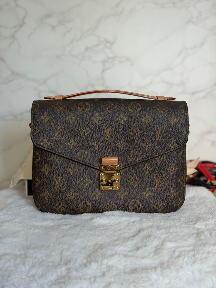 LOUIS VUITTON LV Pochette Metis Monogram Bag 2024