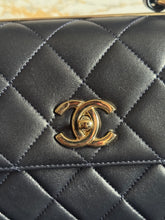 Load image into Gallery viewer, Chanel series 28 2018/2019 Navy Lambskin Champagne GHW Trendy CC Flap Bag size Small with Detachable Strap
