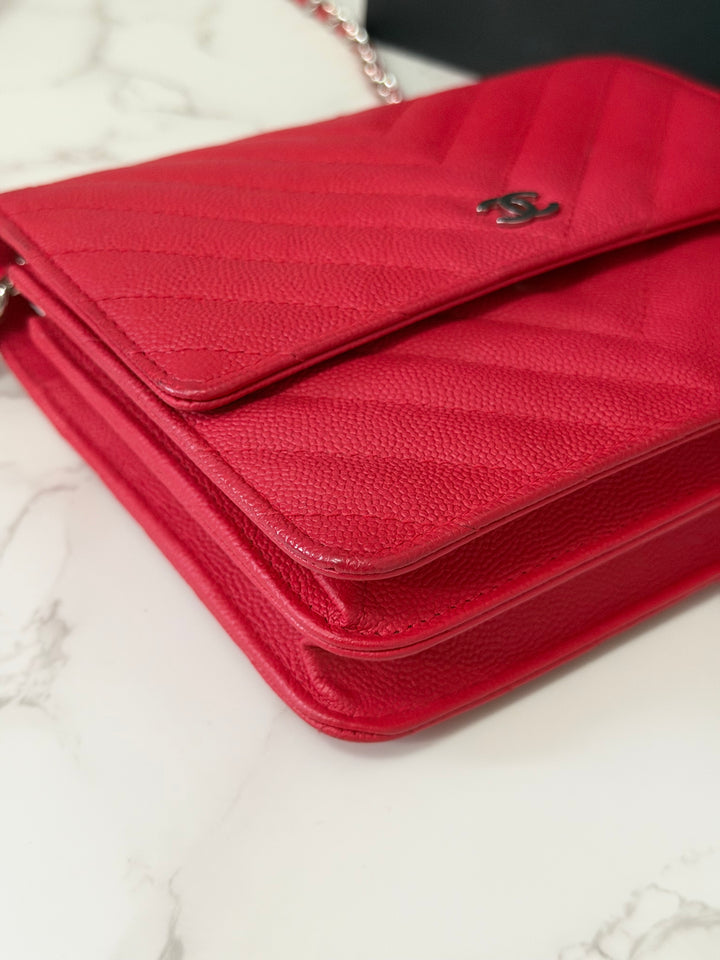 CHANEL series 25 2018 Dark pink chevron caviar SHW Square Wallet On Chain (WOC)