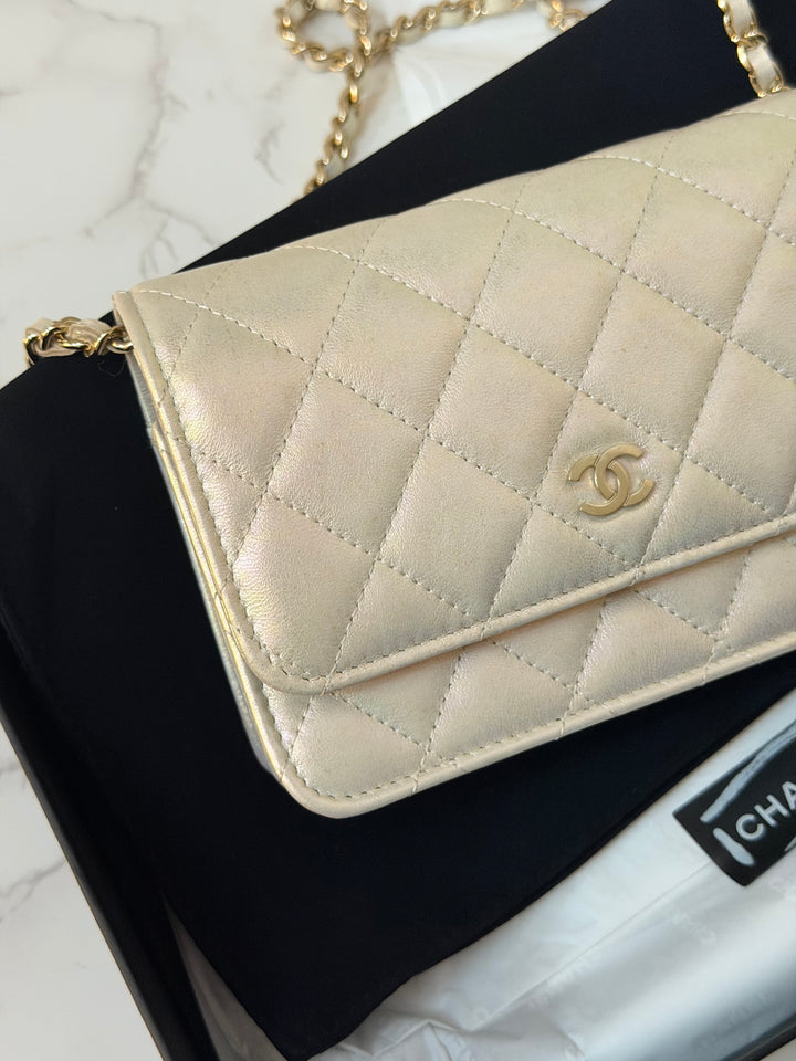 CHANEL series 31 20B Ivory Calf Skin LGHW Mini Wallet on Chain (WOC) 6 inches