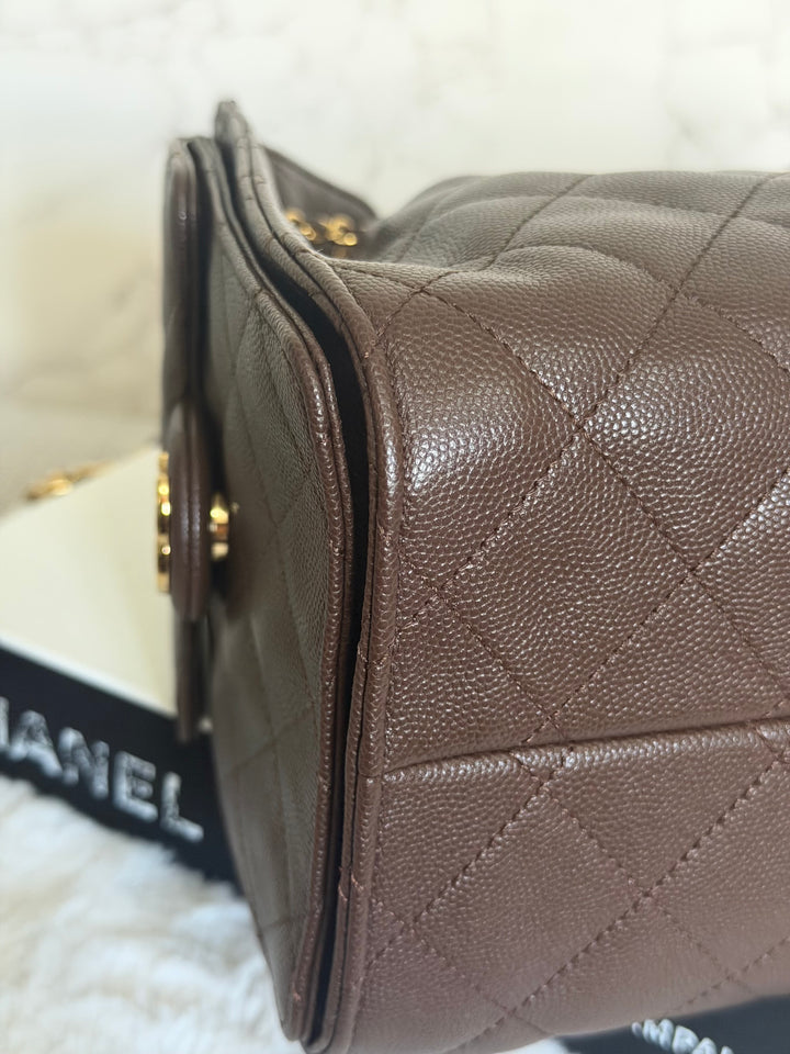 CHANEL 26B Chocolate brown Caviar LGHW 25 Hobo Bag size Small 2026