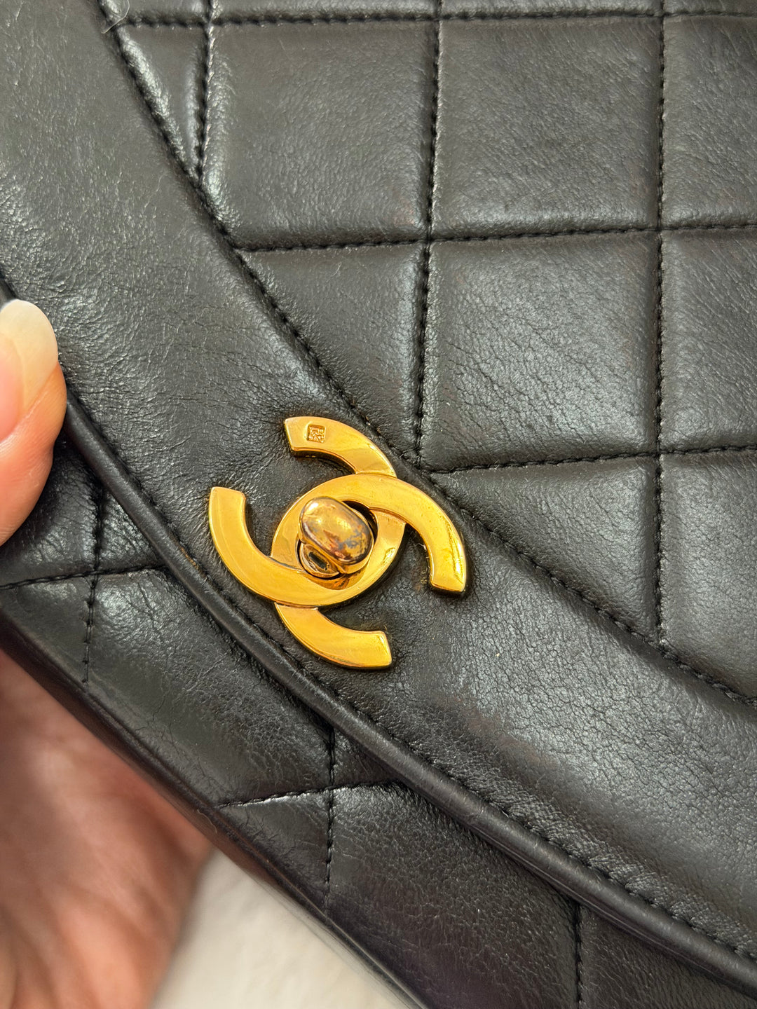 CHANEL Vintage series 2 24k GHW Hardware Diana Flap Bag size SMALL 1991-1994