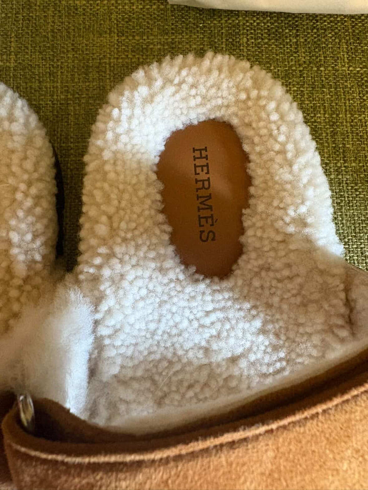 Hermès Chypre Sandals in Naturel/ Écru Suede goatskin plus shearling size EU37