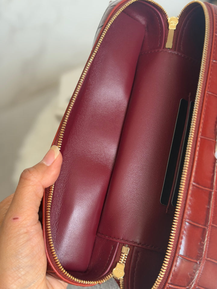 CHANEL 26B Croc Embossed Burgundy Calf Skin LP Long Vanity size Medium 23 cms 2026 Matthieu Blazy