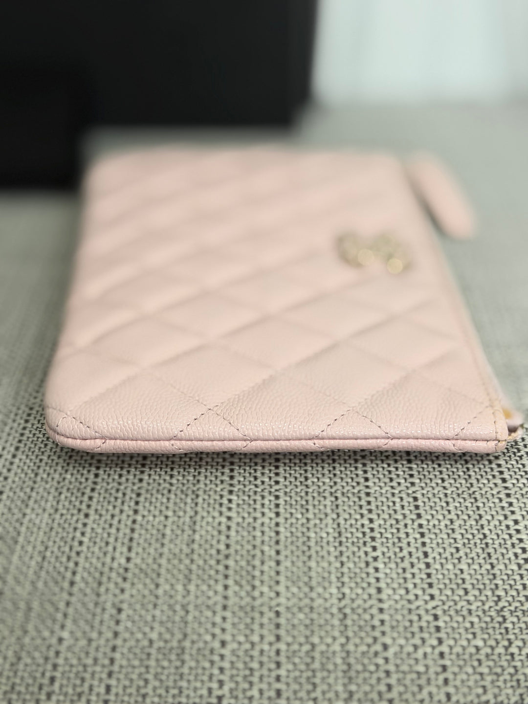 CHANEL series 32 Pink Caviar Crystal CC LGHW Small O Case Pouch
