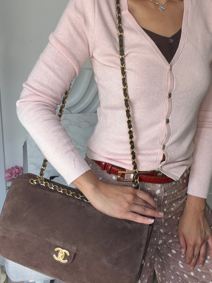 CHANEL 26A Métiers d’art Dark Brown Chocolate Suede Leather LGHW Maxi 32 cms Flap Bag Matthieu Blazy 2026