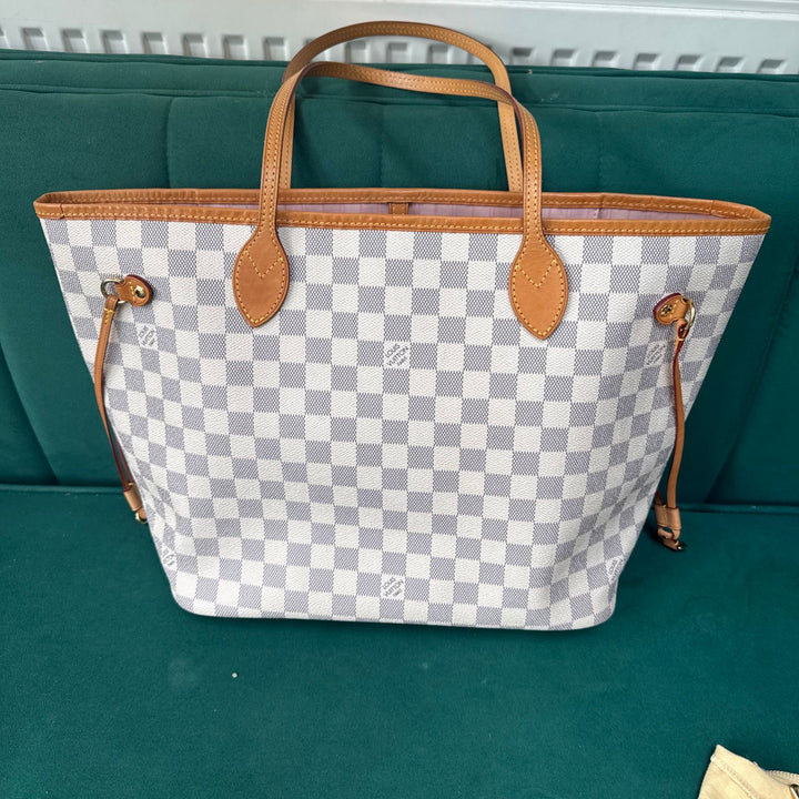 LOUIS VUITTON Neverfull MM Tote Bag in Damier Azur with Rose Ballerine lining