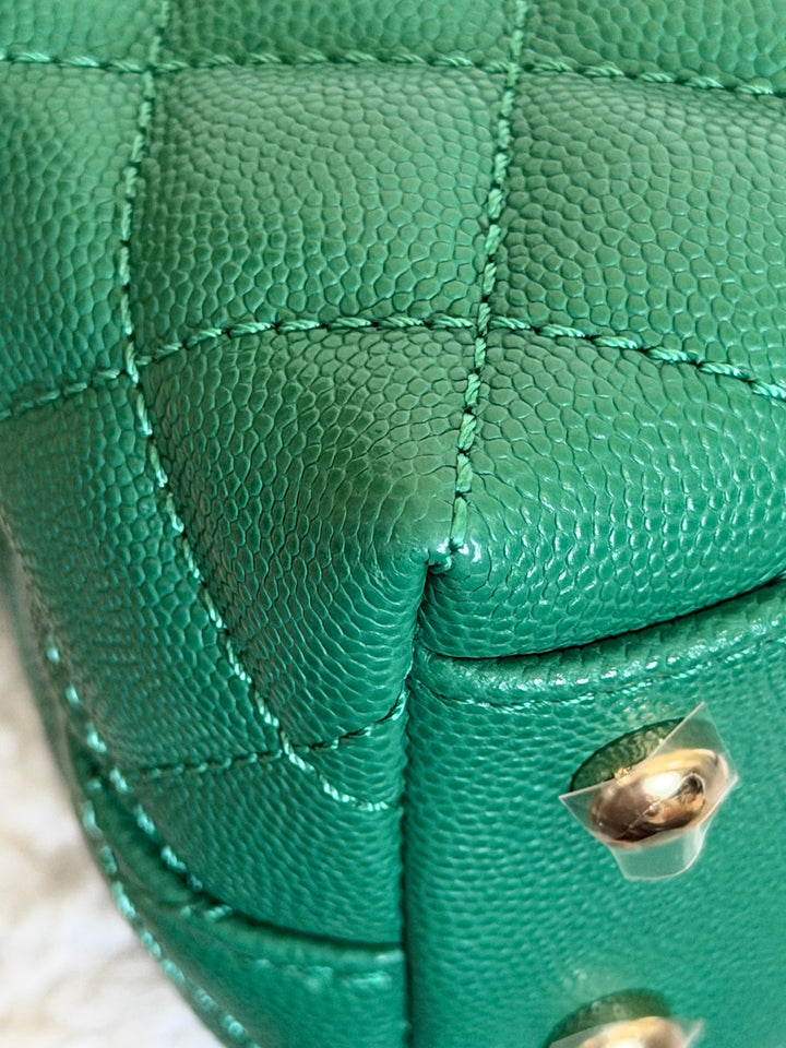 CHANEL 22A Green Caviar LGHW Coco Handle Flap Bag size Small 2022