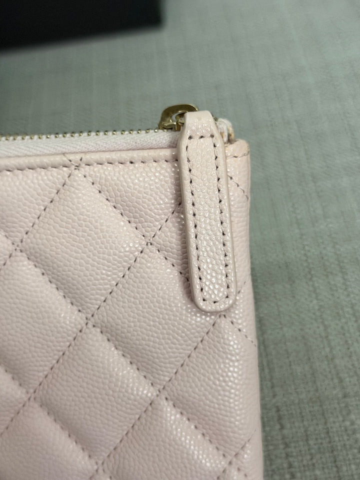 CHANEL series 32 Pink Caviar Crystal CC LGHW Small O Case Pouch