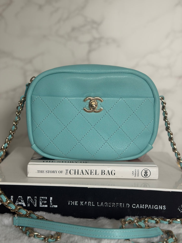 CHANEL series 26 Tiffany Blue calfskin LGHW Day Trip Camera case bag 7.5 inches 2019