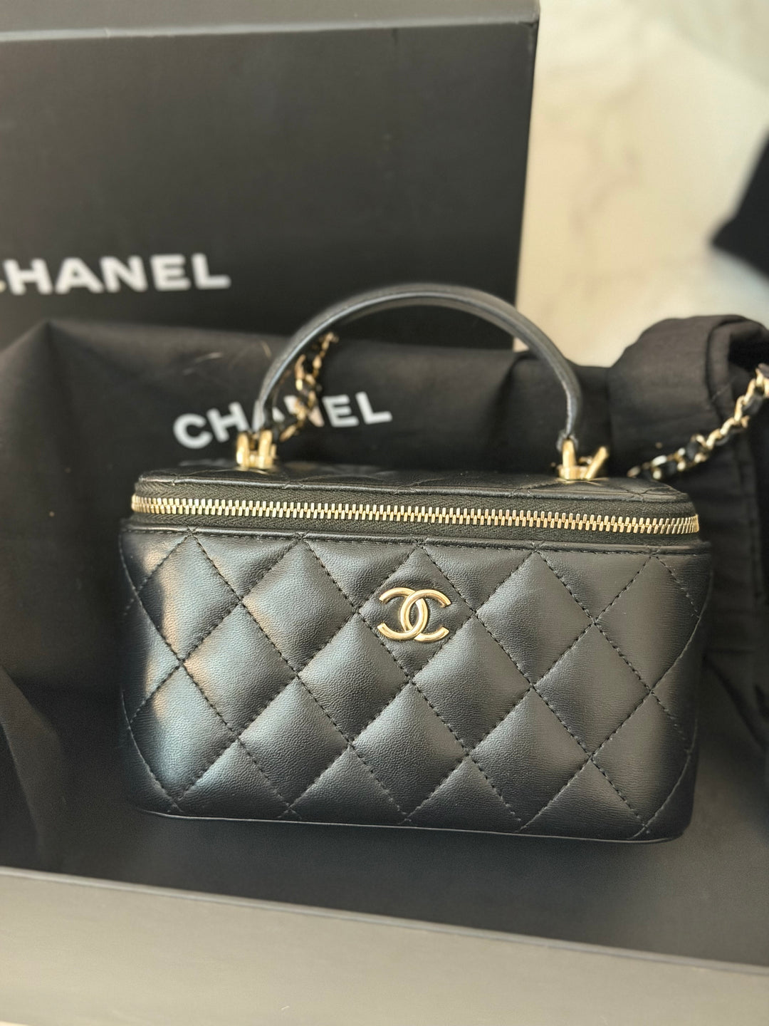 CHANEL series 31 Black Lambskin LGHW Small Vanity Case with Chain and Leather Top Handle