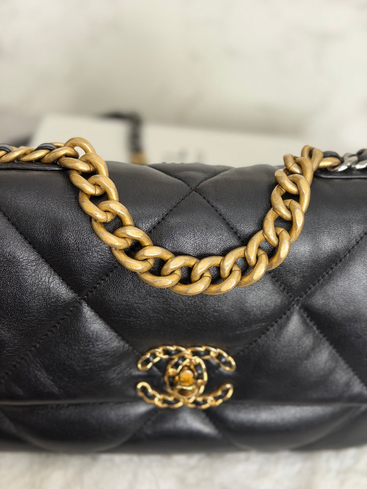 CHANEL series 31 Black Lambskin Mixed HW 19 Flap Bag size SMALL