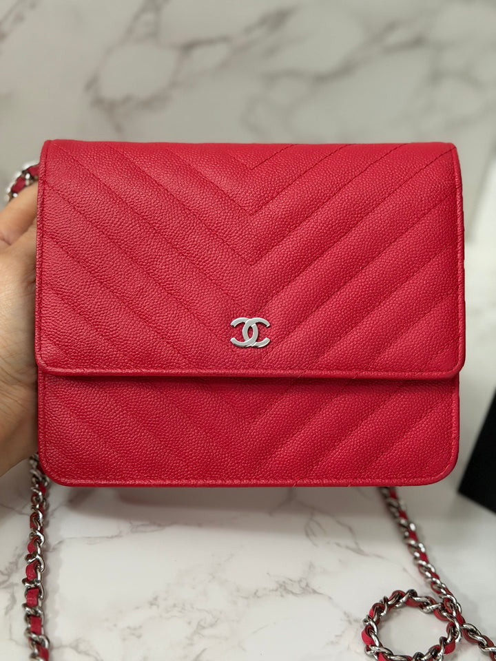 CHANEL series 25 2018 Dark pink chevron caviar SHW Square Wallet On Chain (WOC)