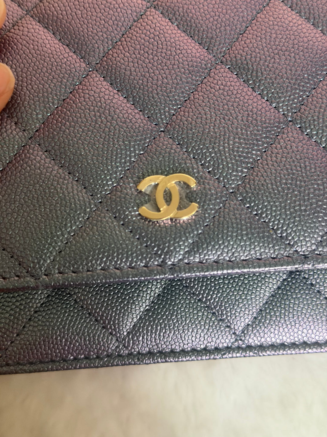 CHANEL 22P Iridescent Purple Caviar LGHW 2022 Classic Wallet On Chain (WOC)