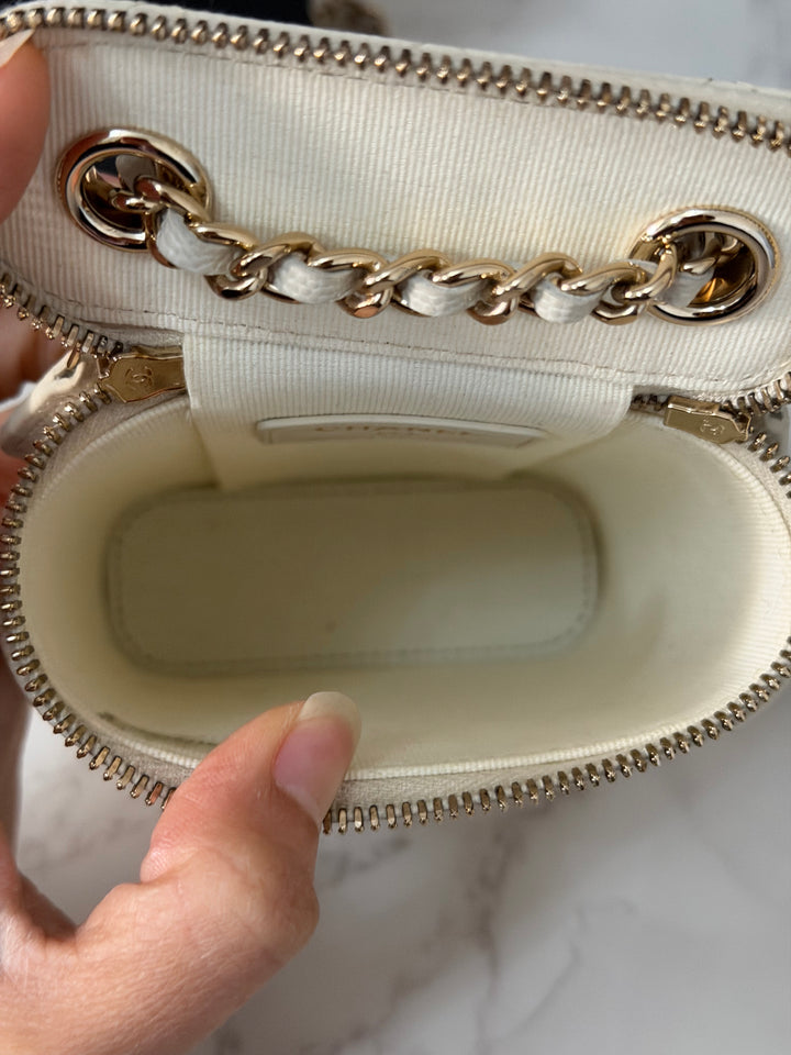 CHANEL White Caviar LGHW Vanity with Chain