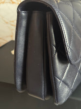 Load image into Gallery viewer, Chanel series 28 2018/2019 Navy Lambskin Champagne GHW Trendy CC Flap Bag size Small with Detachable Strap
