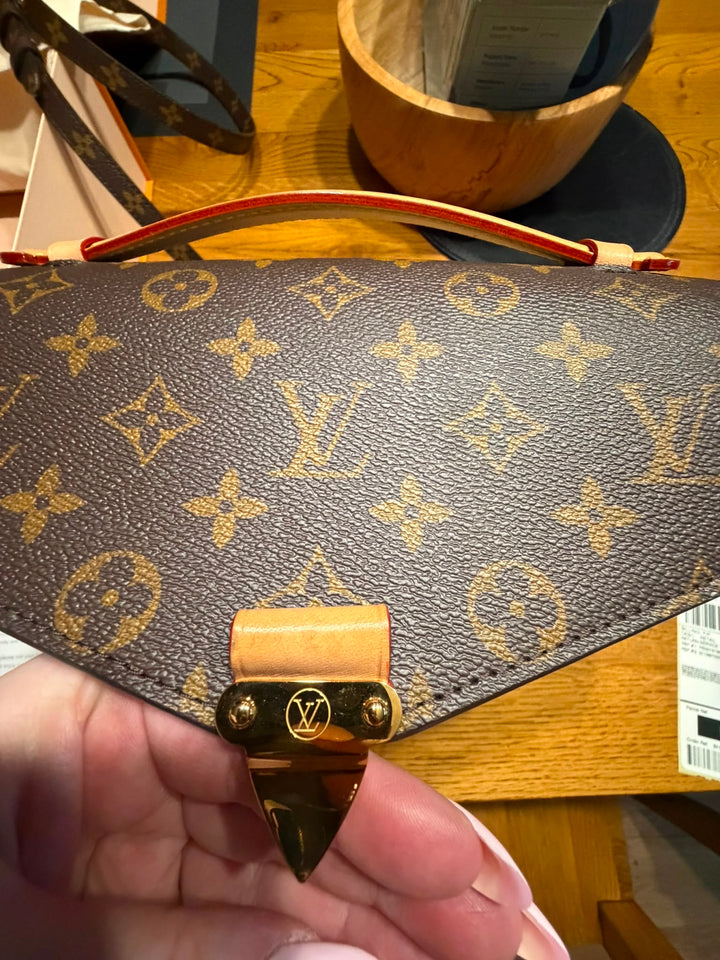 LOUIS VUITTON Pochette Metis Monogram 2024