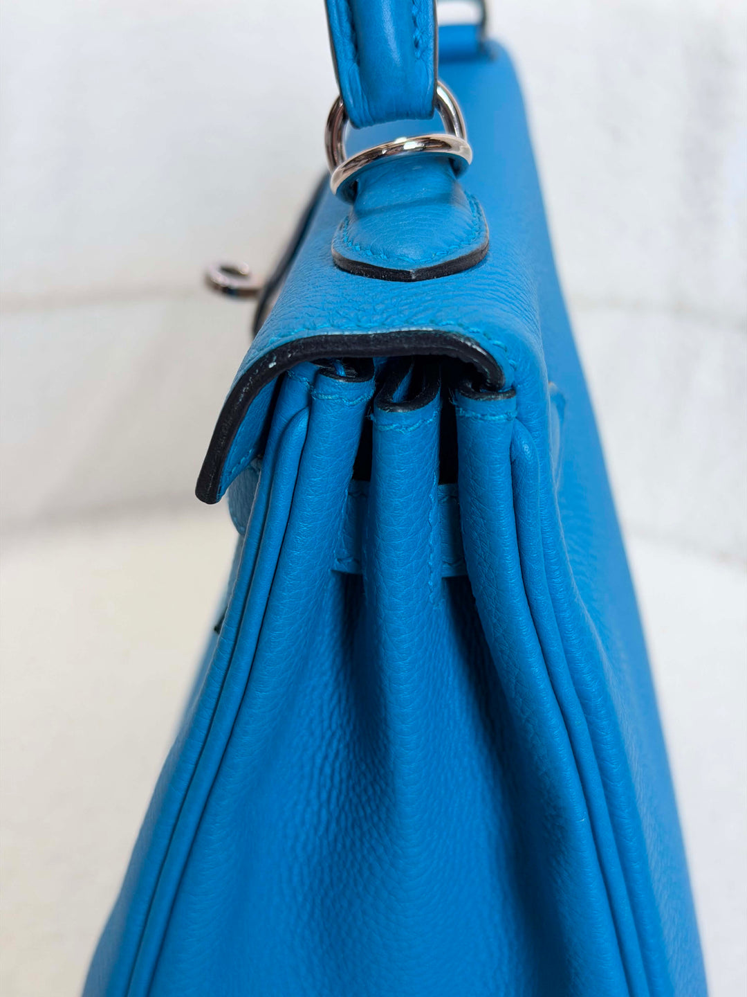 HERMÈS Bleu Zanzibar Togo Leather PHW Kelly 25 Stamp A 2018
