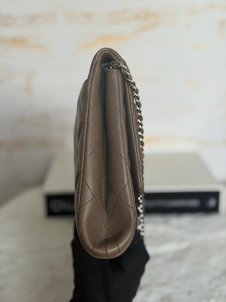CHANEL series 17 Khaki Caviar SHW Classic Clutch with Chain