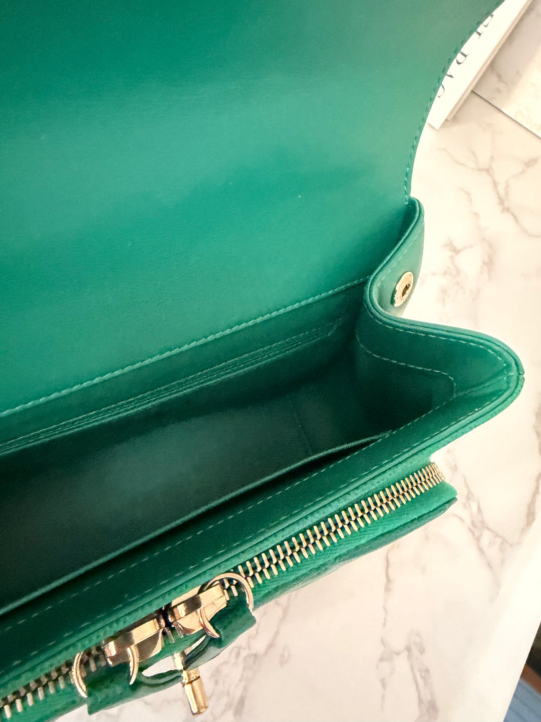 CHANEL series 23 Green Caviar LGHW Medium Business Affinity Flap Bag