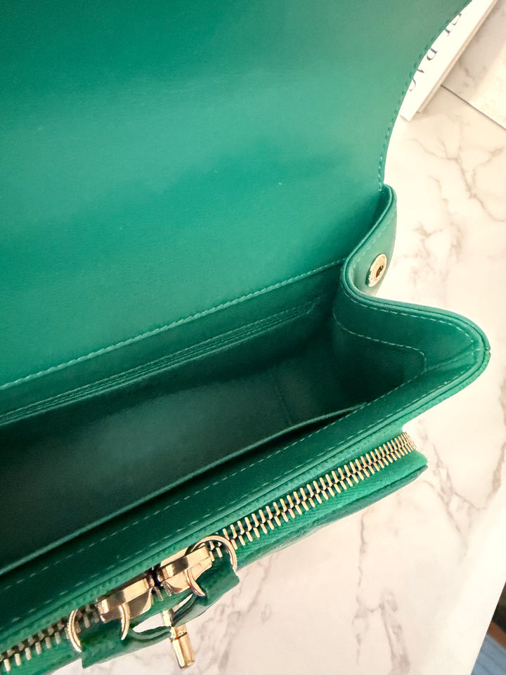 CHANEL series 23 Green Caviar LGHW Medium Business Affinity Flap Bag