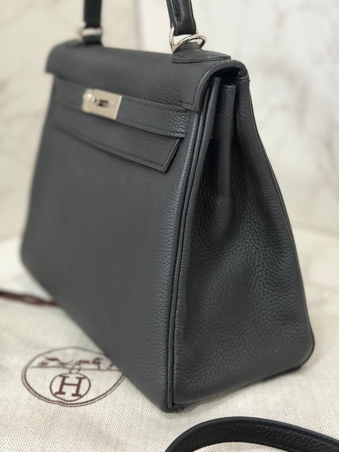 HERMES Noir Black Togo Leather with Palladium Hardware Kelly 28 Retourne Bag Stamp R 2014