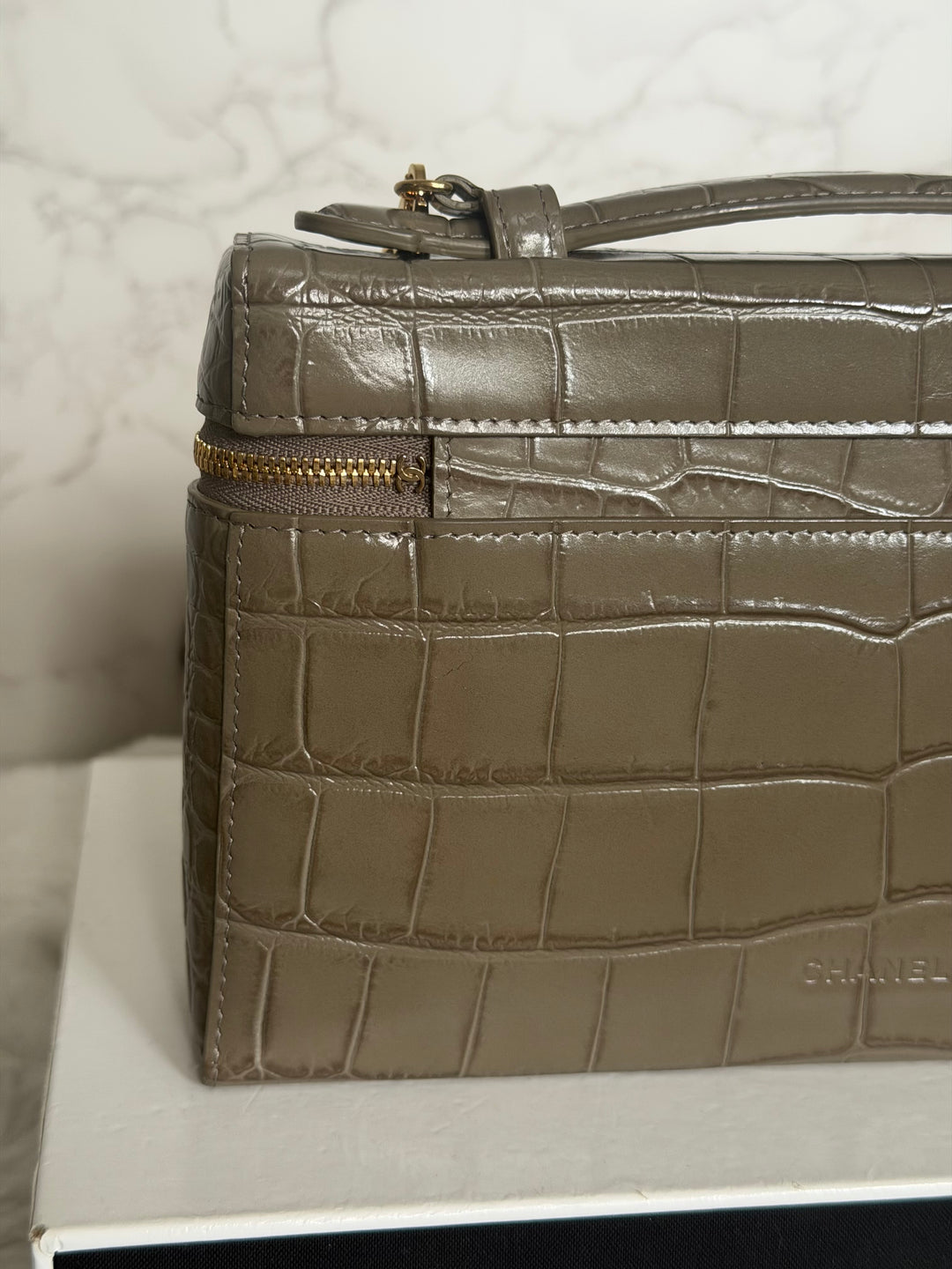 CHANEL 26A Etoupe Khaki Croc Embossed Calf skin LGHW LP Long Vanity size Medium 23 cms with detachable chain 2026